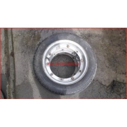 Kit de tres llantas con cubierta de la marca Pirelli
