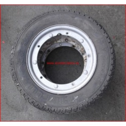 Kit de tres llantas con cubierta de la marca Pirelli