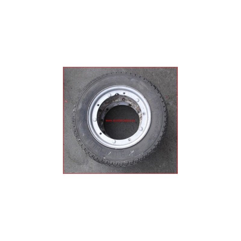 Kit de tres llantas con cubierta de la marca Pirelli