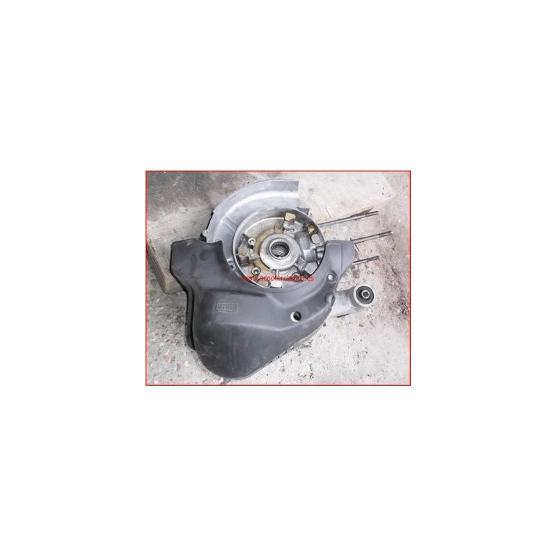 Carcasa cubremotor de Vespa 200
