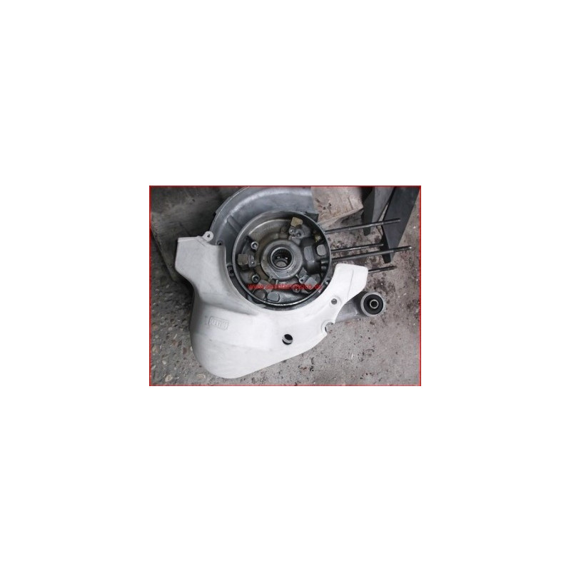 Carcasa cubremotor de Vespa 200