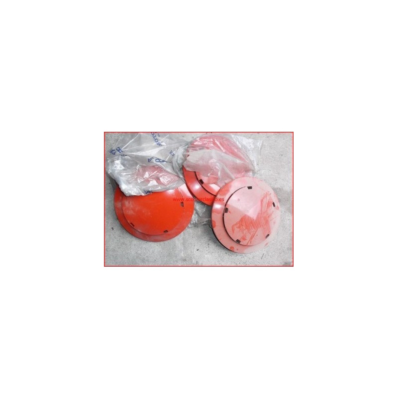 Tapacubos de plastico de color rojo para  Vespa 