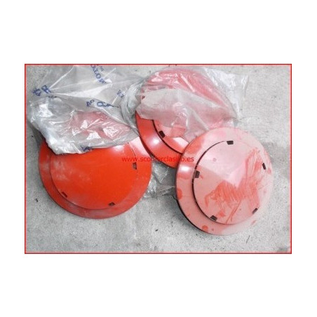 Tapacubos de plastico de color rojo para  Vespa 