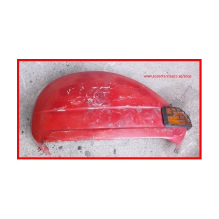 Cofano del lado izquierdo de la Vespa 200 DN