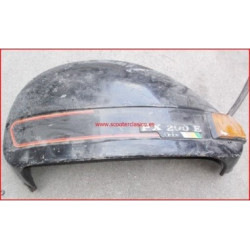Cofano del lado izquierdo de la Vespa 200 Iris