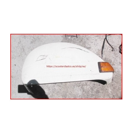 Cofano izquierdo de la Vespa T5 en buen estado