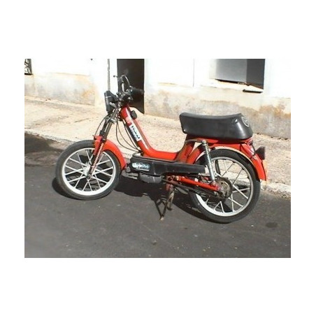 Ciclomotor de la marca Guzzi documentad