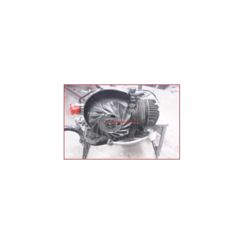 Motor de la Vespa 160, con el codigo de motor 09M