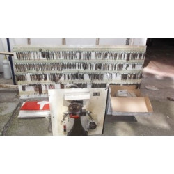 Maquina para copiar llaves antigua