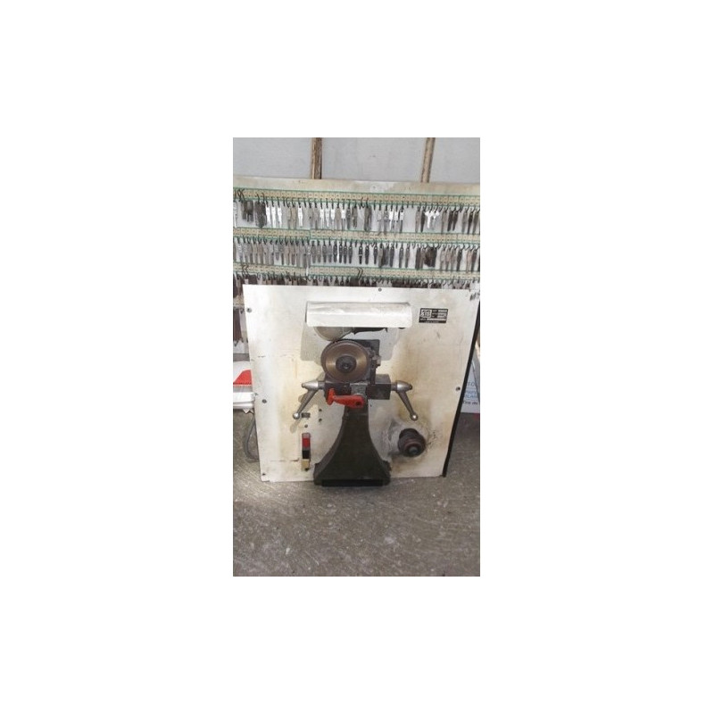 Maquina para copiar llaves antigua