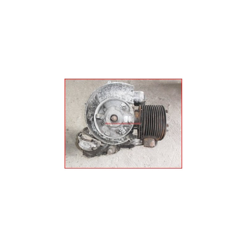 Motor de la Vespa 200 DS, con el prefijo de motor 9 DS