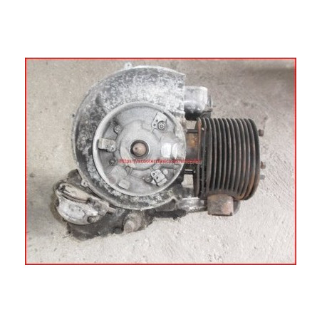 Motor de la Vespa 200 DS, con el prefijo de motor 9 DS