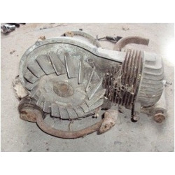 Motor de Vespa Faro en el guardabarros