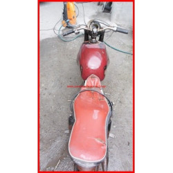 Motocicleta de la marca MV, de 125 cc de dos tiempos